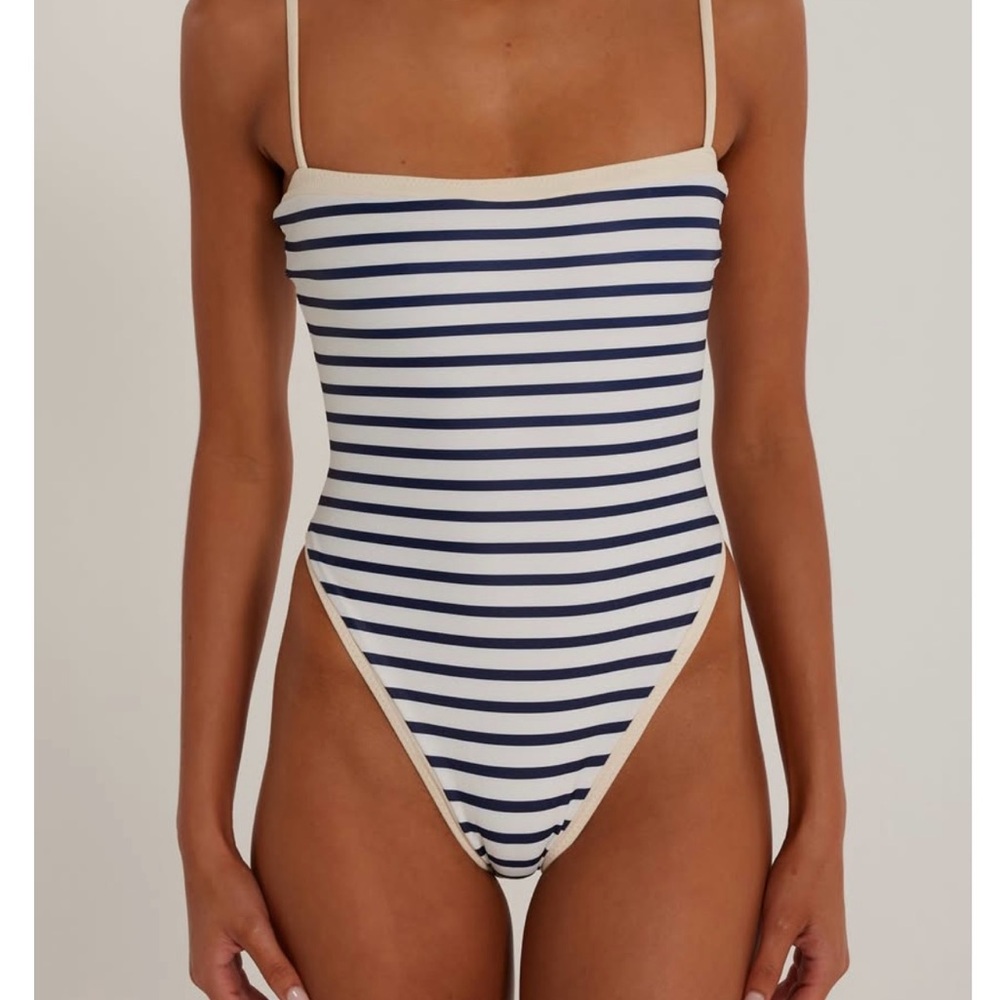 SAME one piece - Picture 4 of 9